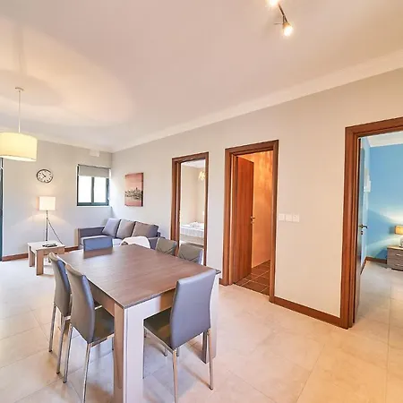 Apartamento Modern Apartment, With Shared Rooftop Solarium