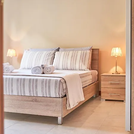 Appartement Modern Apartment, With Shared Rooftop Solarium *