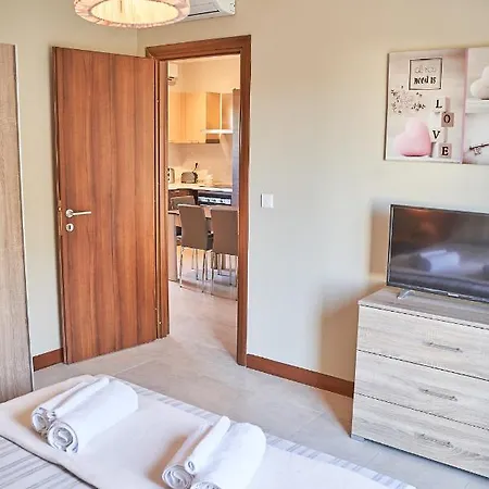 Modern Apartment, With Shared Rooftop Solarium Xewkija