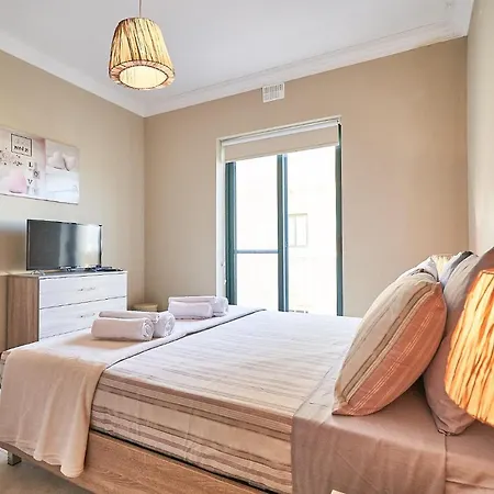 Appartement Modern Apartment, With Shared Rooftop Solarium