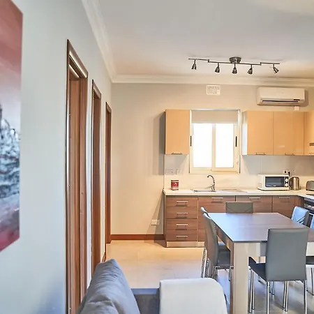 Modern Apartment, With Shared Rooftop Solarium Xewkija